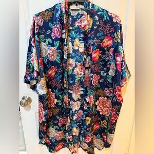 Beautiful! Floral Robe Nightgown or Kimono still has extra button